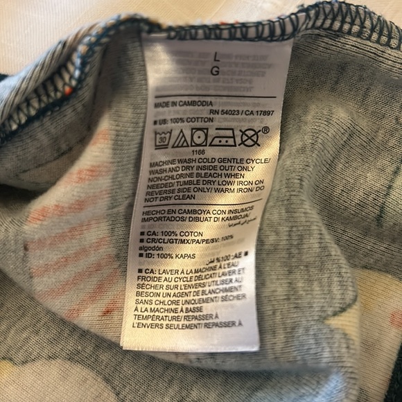 Old Navy Christmas Pajama Top Size Large - Picture 5 of 5